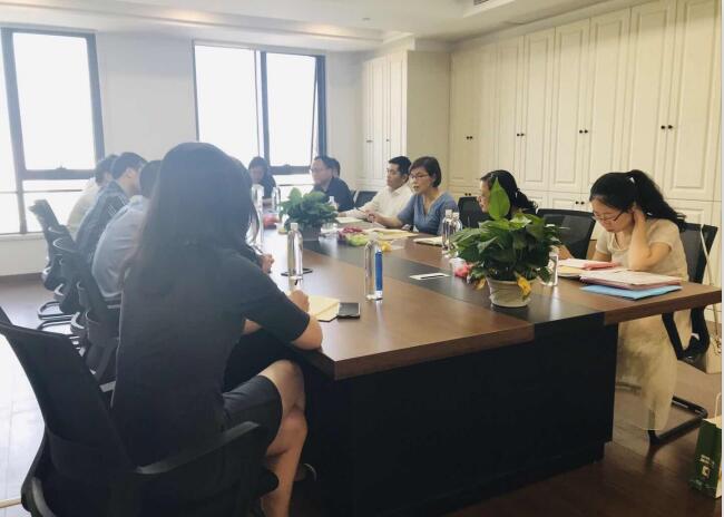 宁波市司法局负责人兼市律协秘书长黄爱琴、海曙区司法局律管科科长郑凤岚等莅临我所